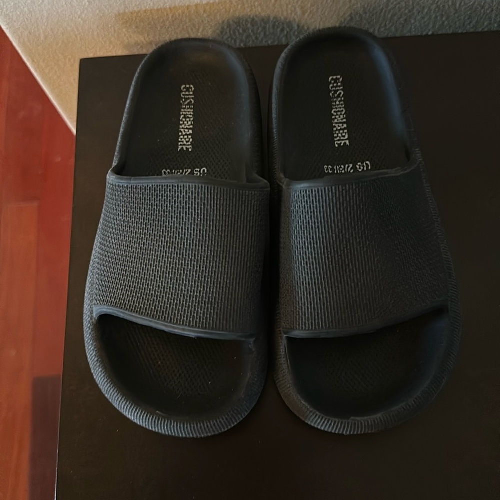 Girls Cushionaire slides. Size 2. Good use condition.